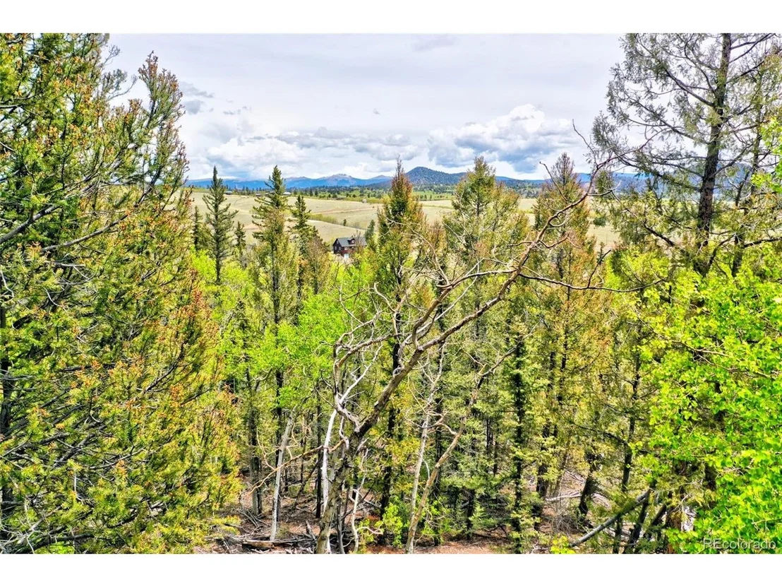 Photo of 28 Old Squaw Rd
