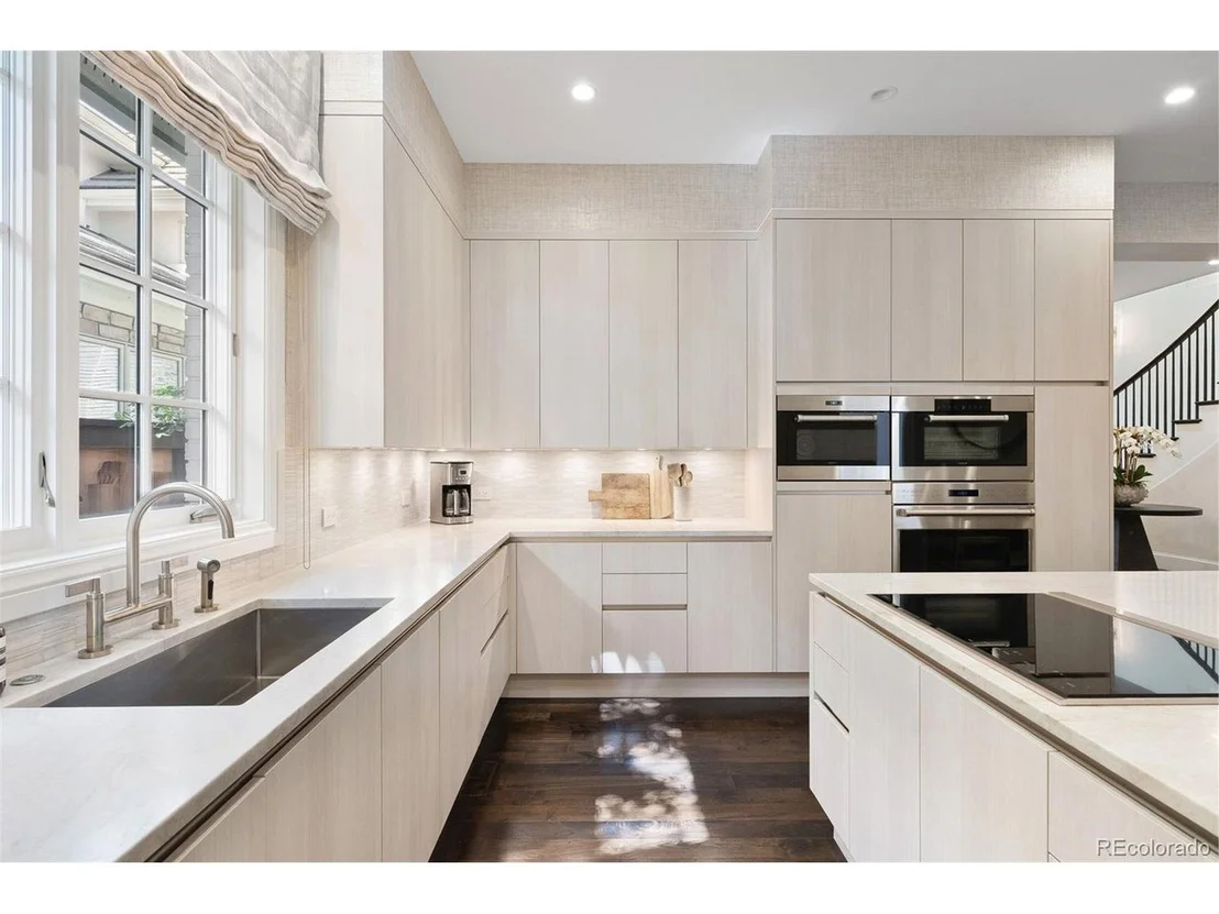 Photo of 450 Steele St