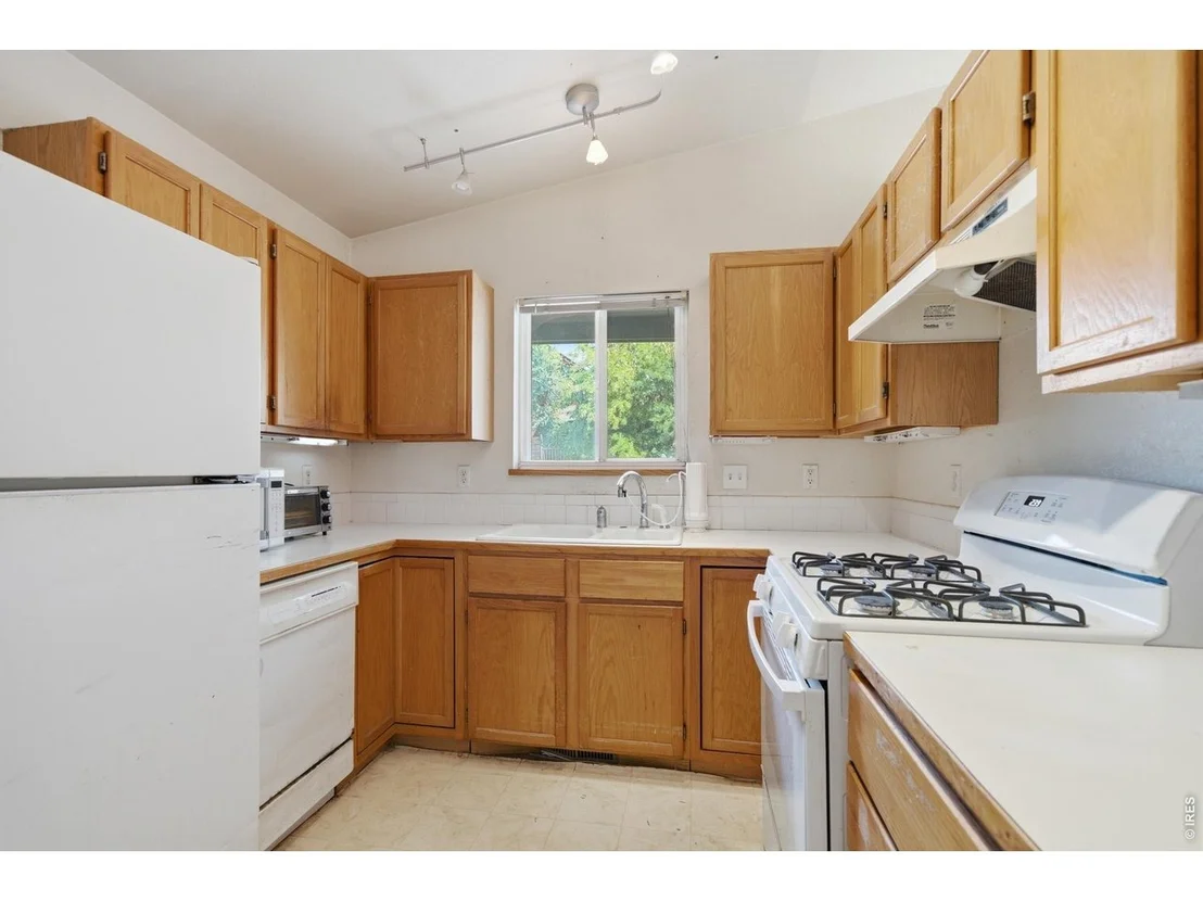 Photo of 347 Walnut Dr