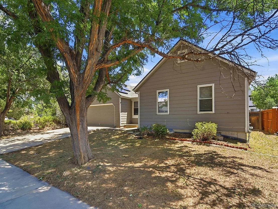Photo of 16136 E Exposition Dr