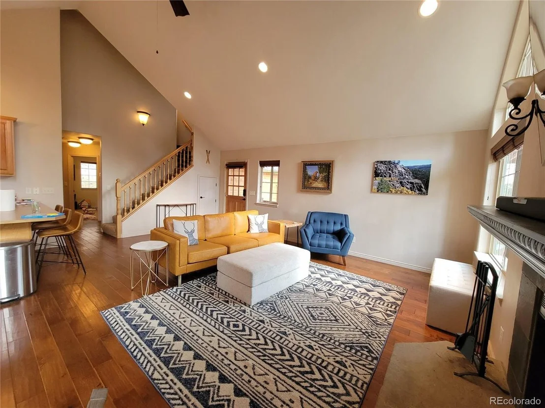 Photo of 370 Hillside Dr