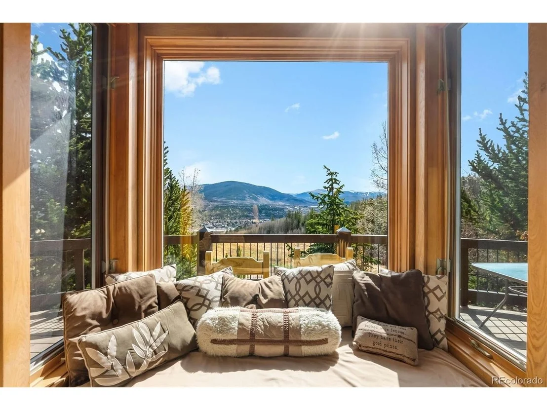 Photo of 348 Jade Rd
