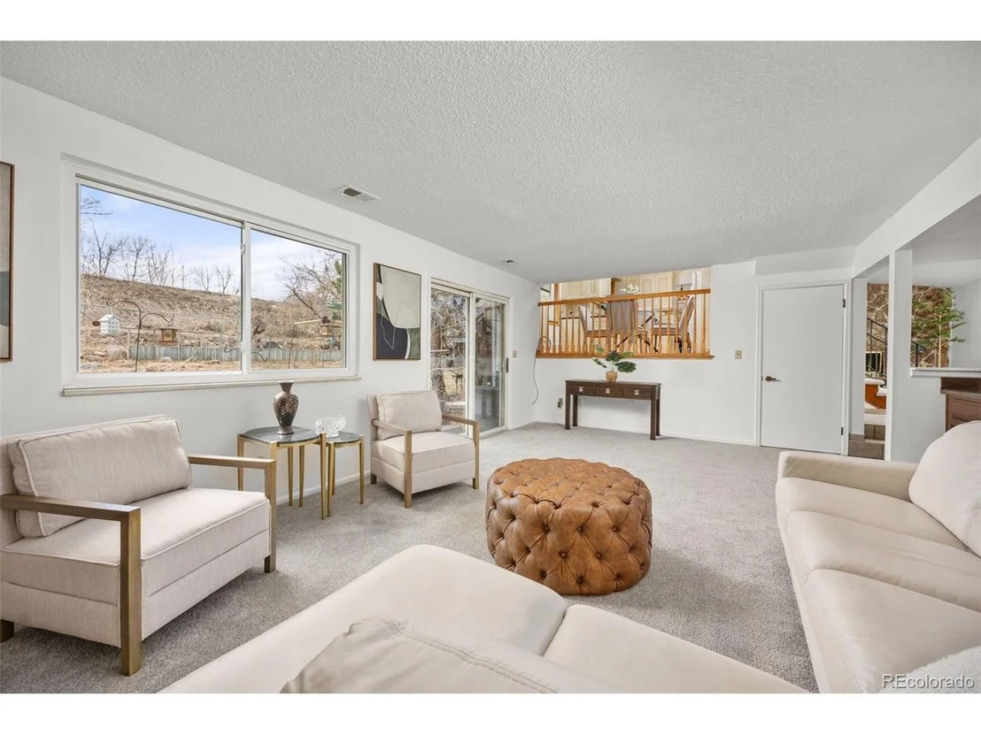 Photo of 8037 Iris Ct