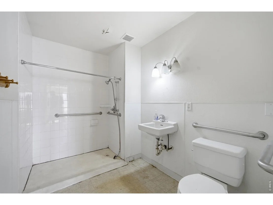 Photo of 347 Walnut Dr