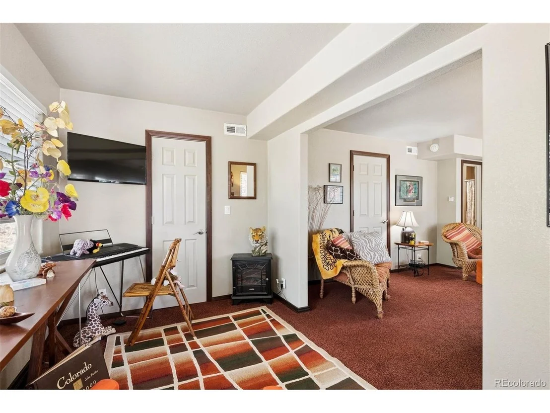 Photo of 221 Juniper Ln