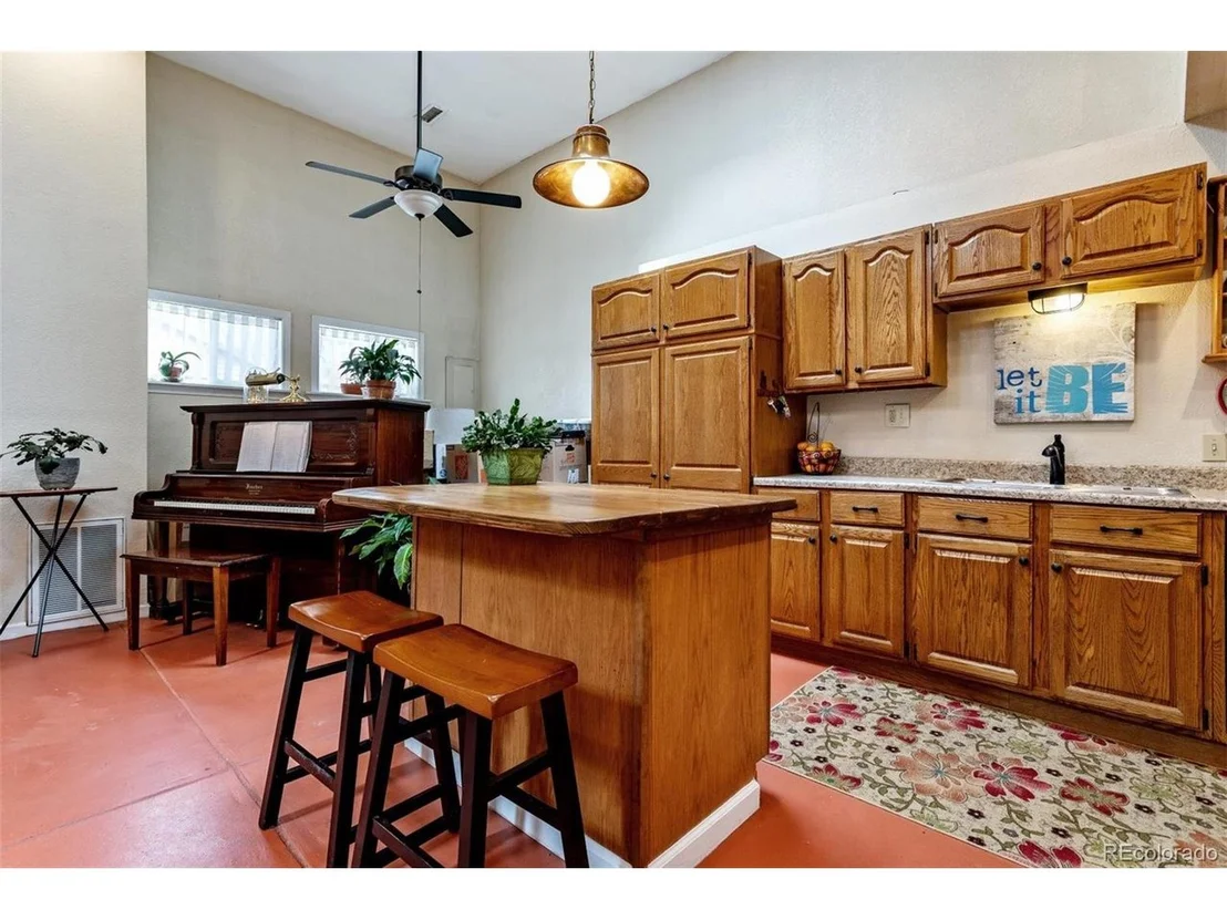 Photo of 2465 Depew St