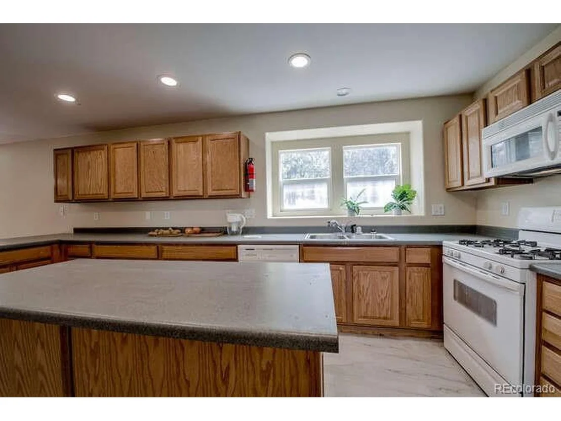 Photo of 370 Falcon Dr
