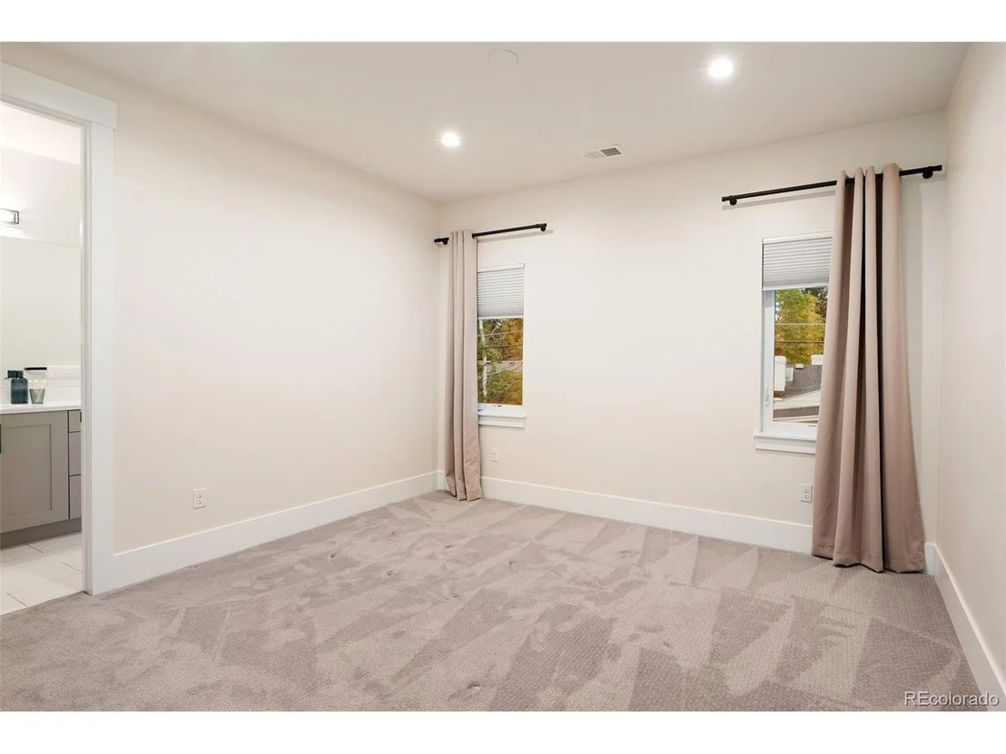 Photo of 20 Ivanhoe St