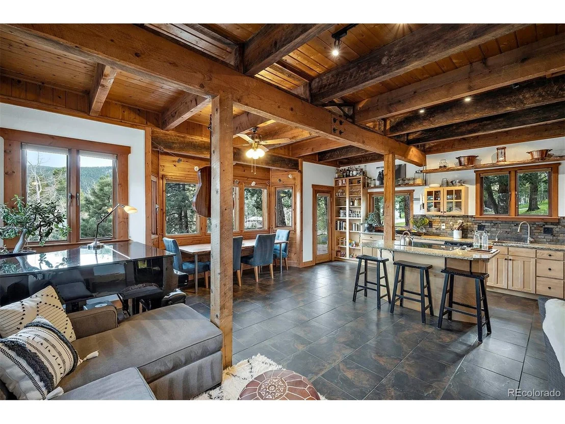 Photo of 489 Circle Dr