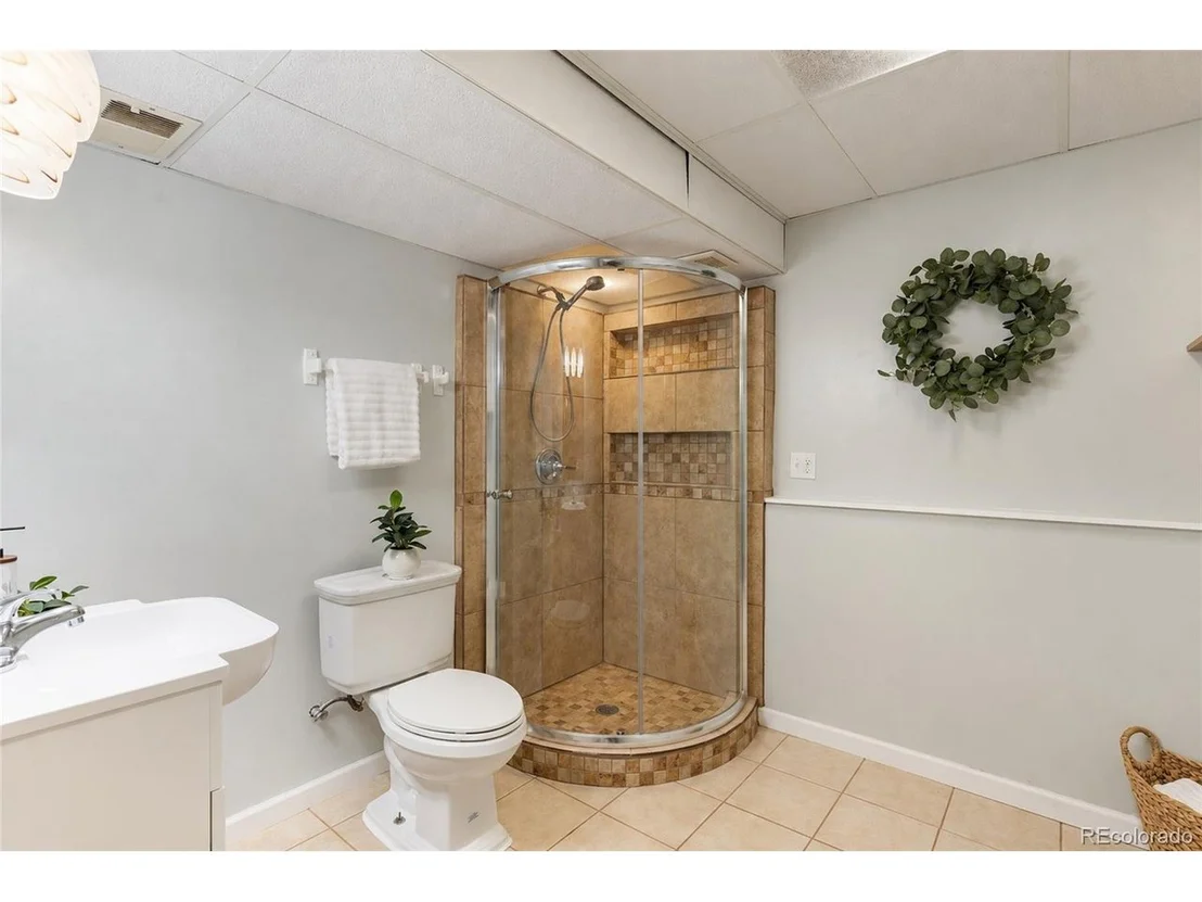 Photo of 216 Jefferson Dr
