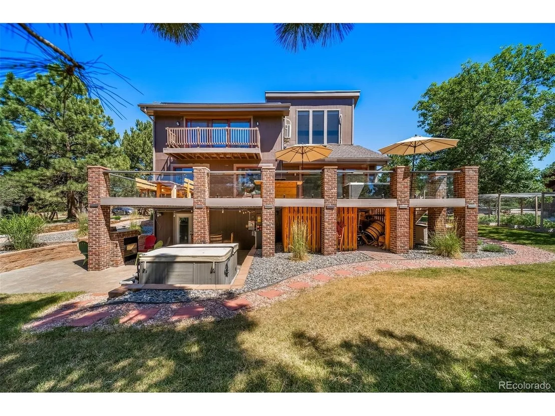Photo of 8238 Lakeshore Dr