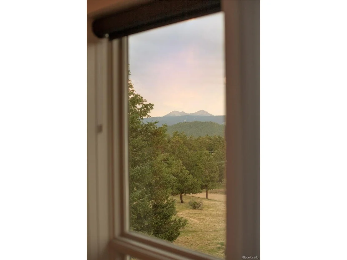 Photo of 1414 Mountain Pines Rd
