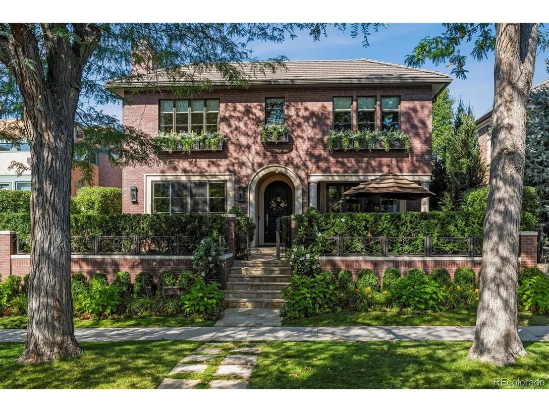 Photo of 445 Cook St