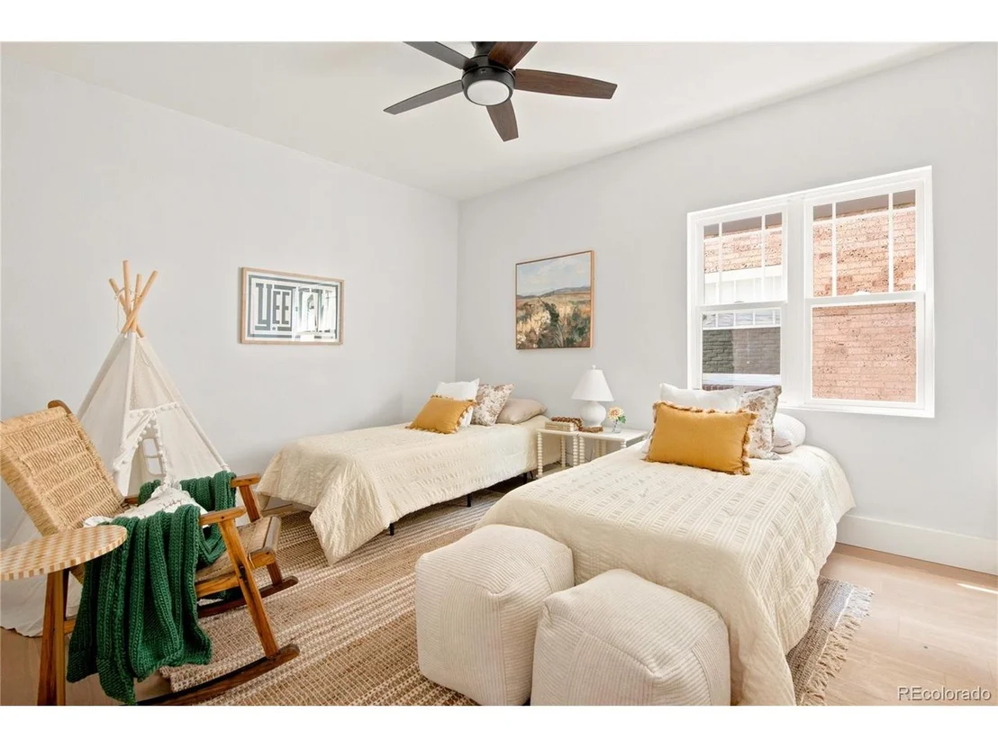 Photo of 625 Cook St