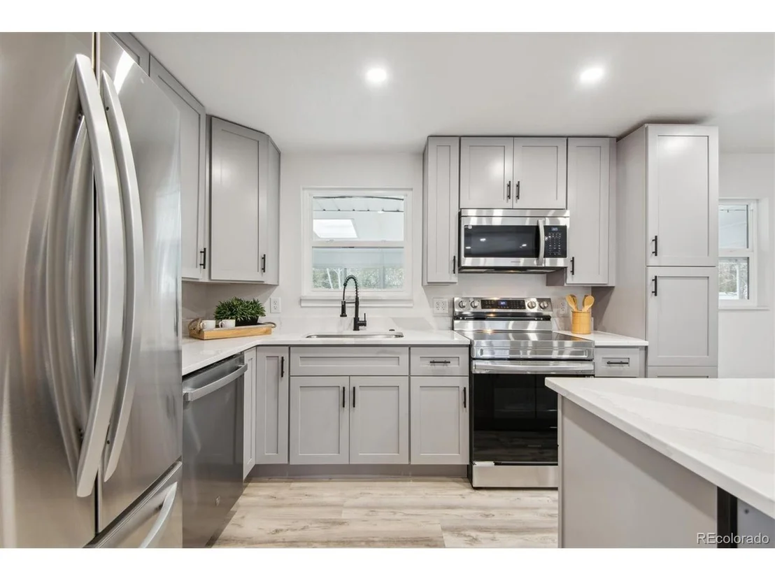 Photo of 1055 Iris St
