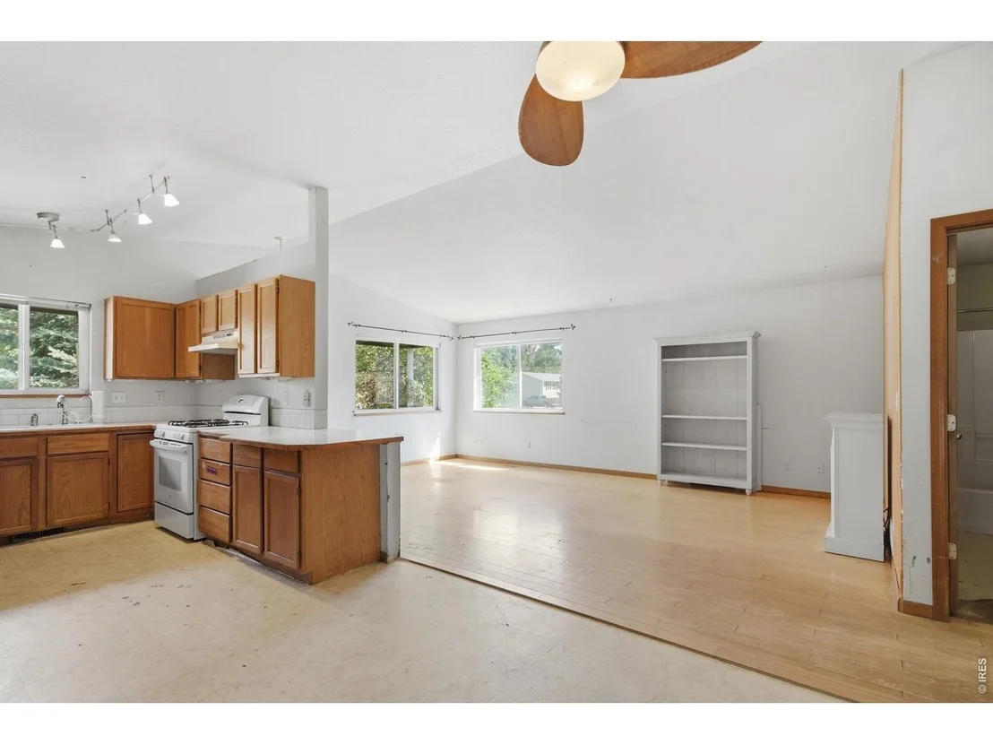 Photo of 347 Walnut Dr