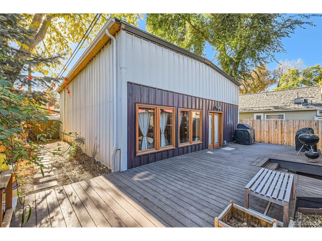 Photo of 161 3rd Ave