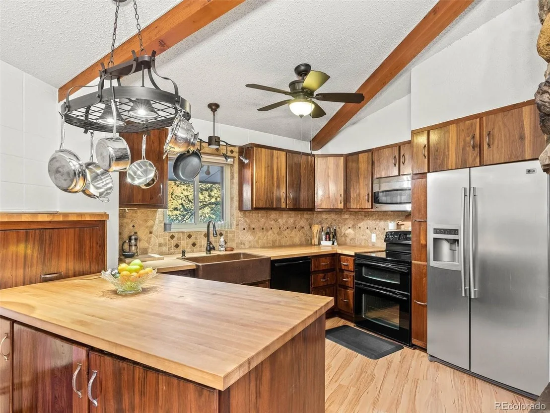 Photo of 19377 Hill Dr