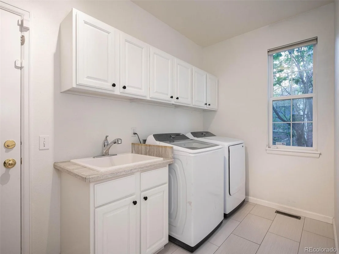 Photo of 369 Shoreham Cir