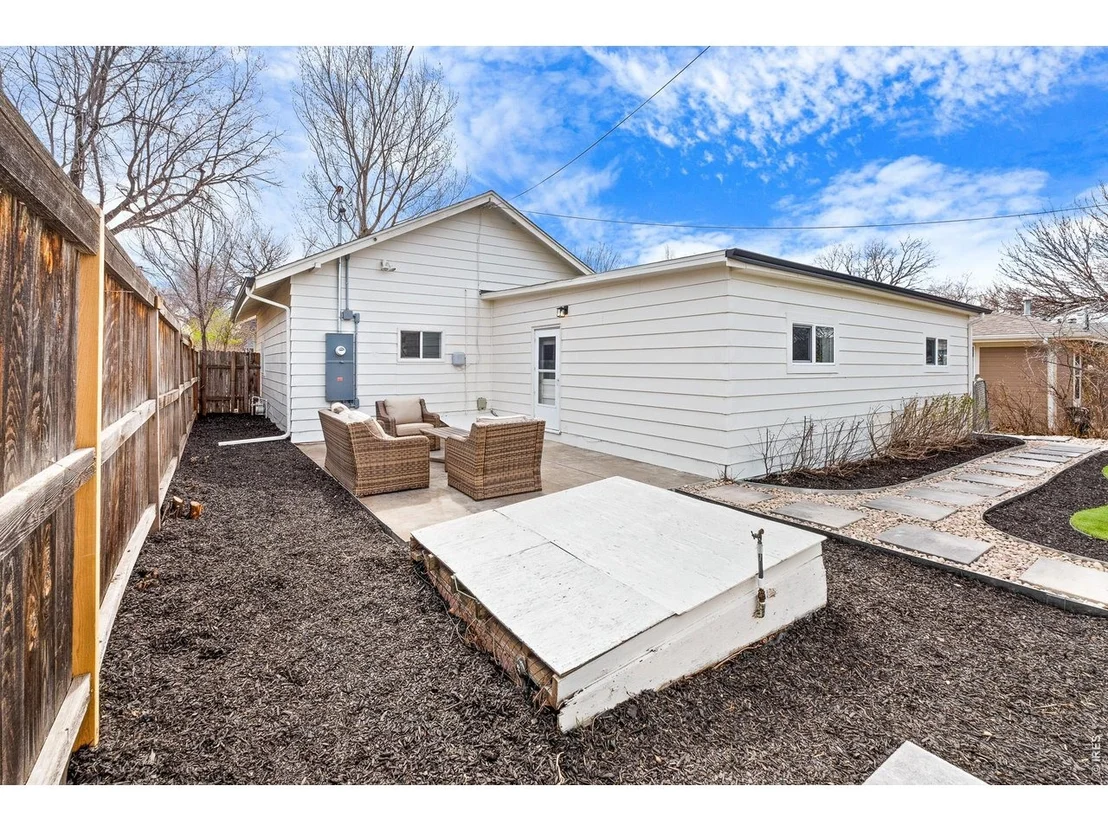 Photo of 104 Oak St