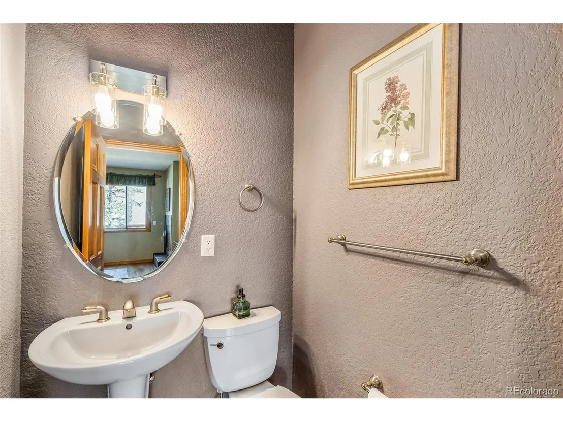 Photo of 1528 Legend Lake Cir