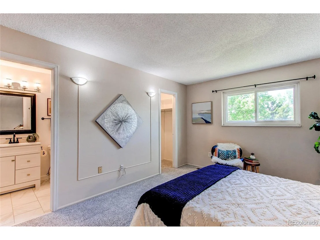 Photo of 2801 W 99th Cir