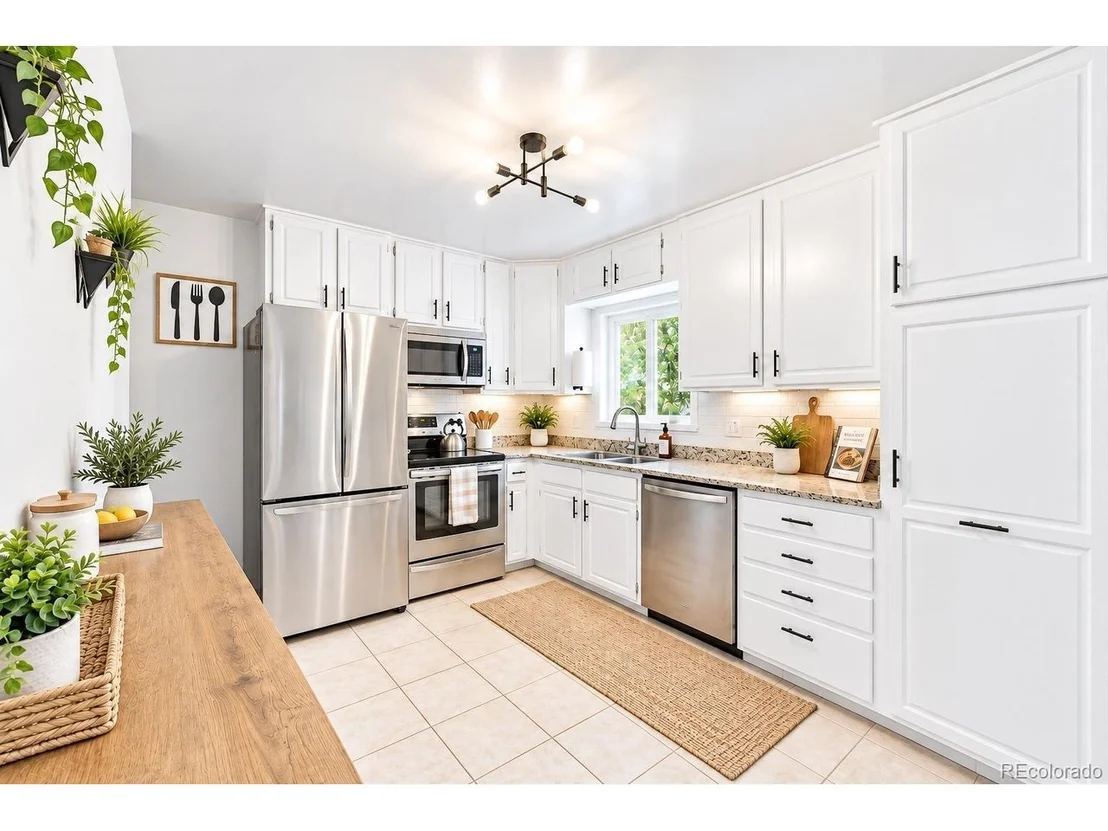 Photo of 6374 Iris Ct