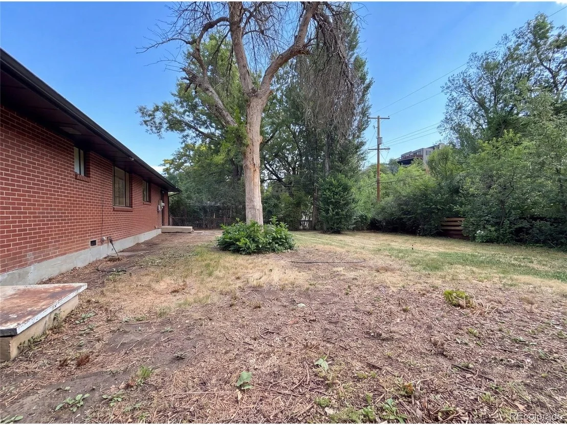 Photo of 1950 Edgewood Dr