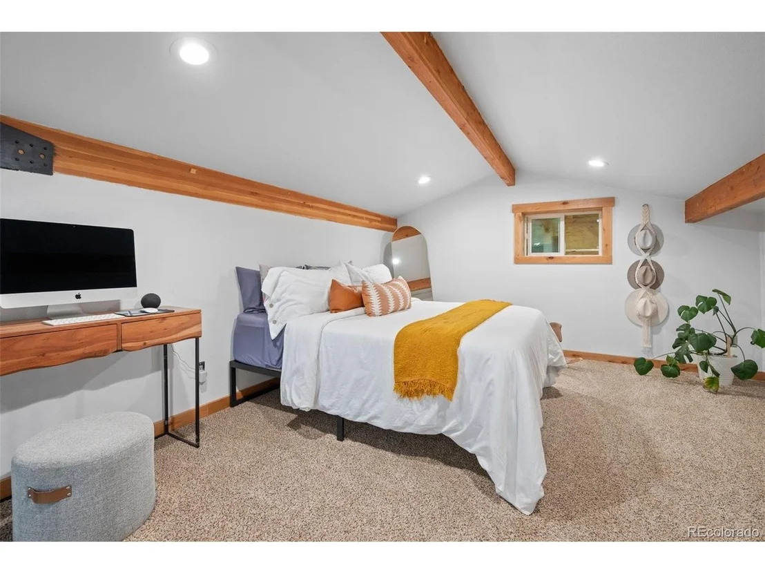 Photo of 150 Summit Dr