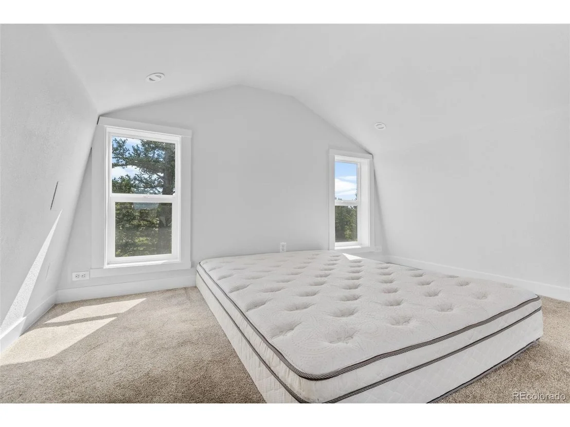 Photo of 64 Carbine Rd
