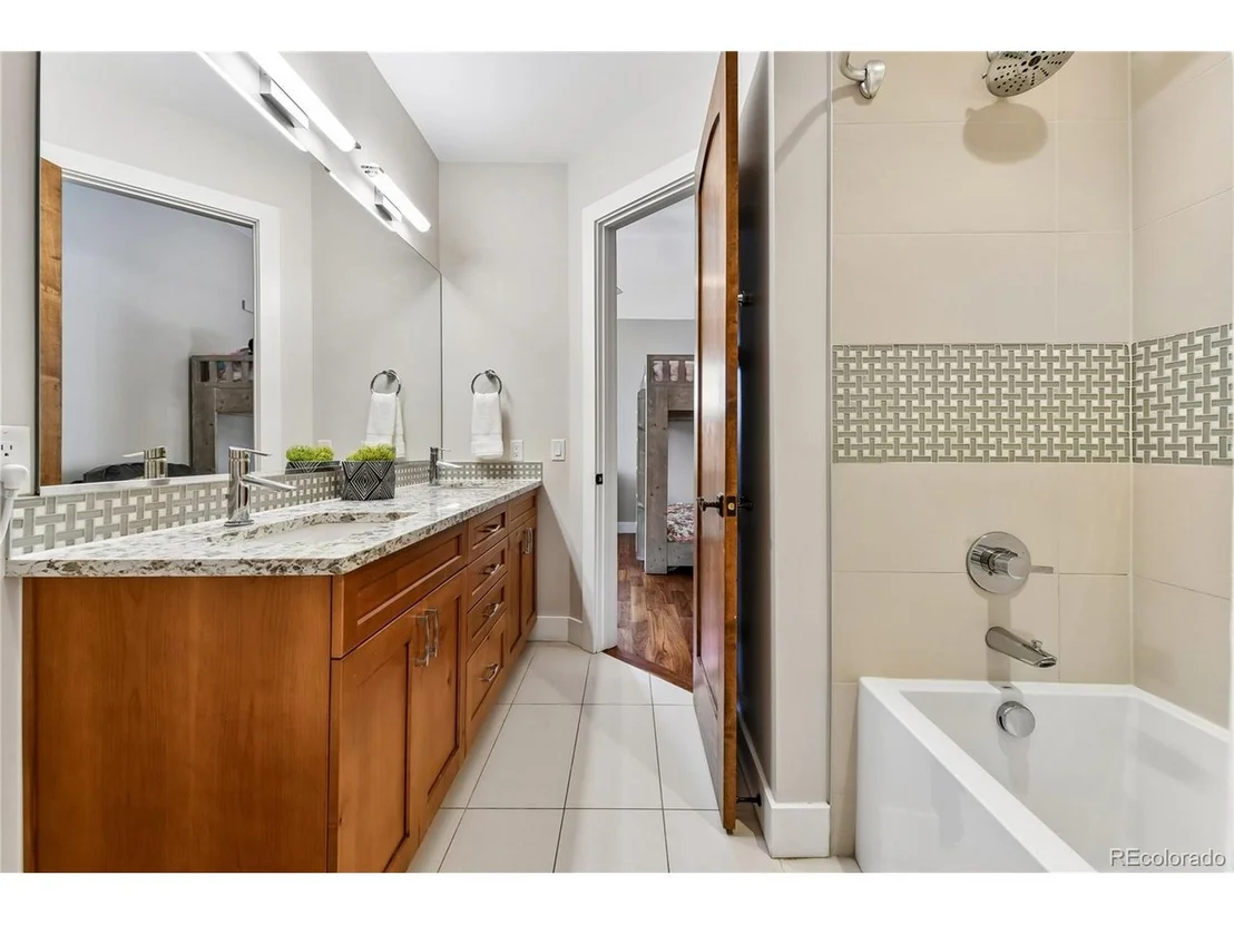 Photo of 771 Jasmine St