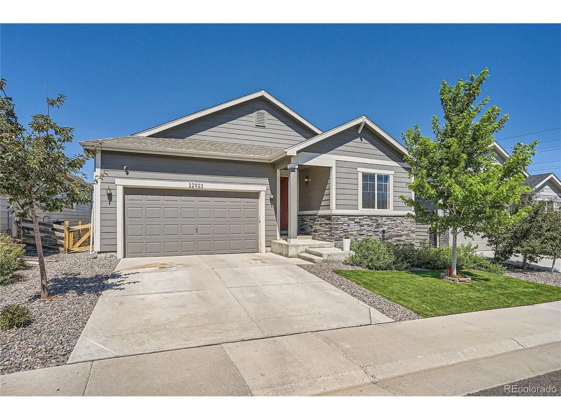 Photo of 22923 E Union Cir