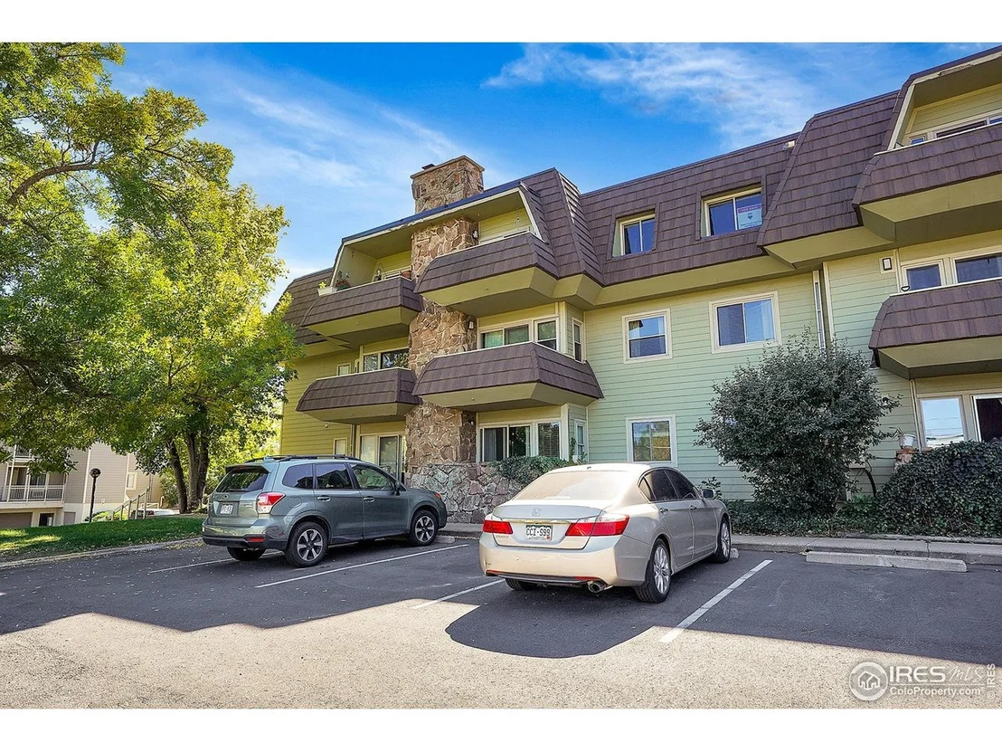 Photo of Unit 303 at 3150 Iris Ave