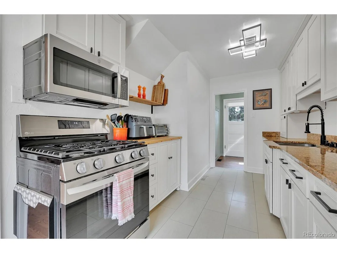 Photo of 845 Jasmine St
