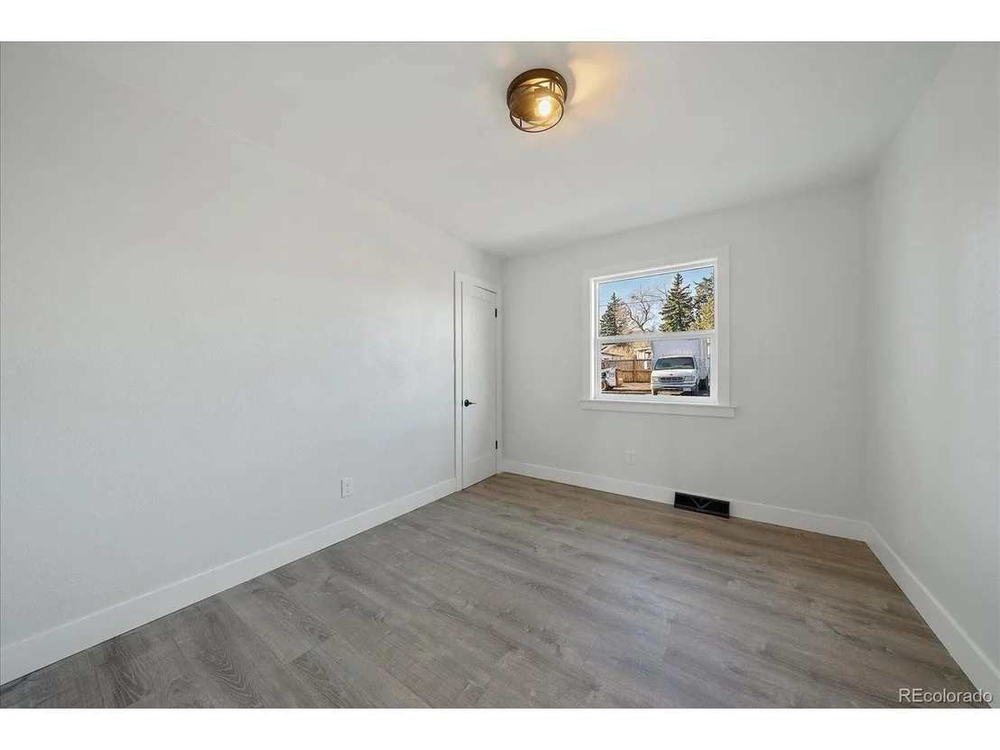 Photo of 995 Secrest St