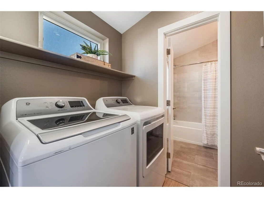 Photo of 3880 Sheridan Blvd