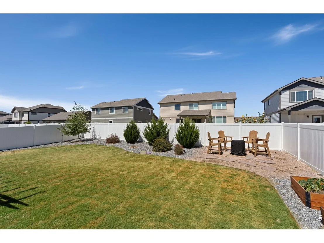 Photo of 956 Maplebrook Dr
