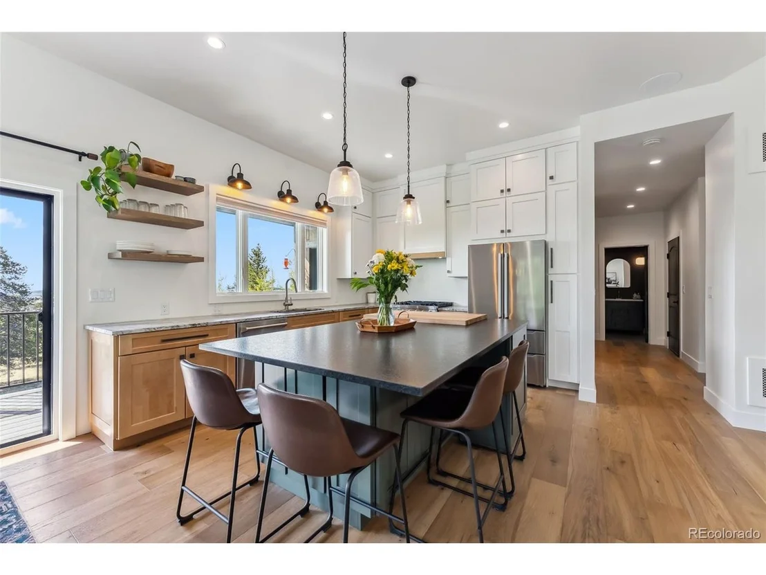 Photo of 372 Park View Dr