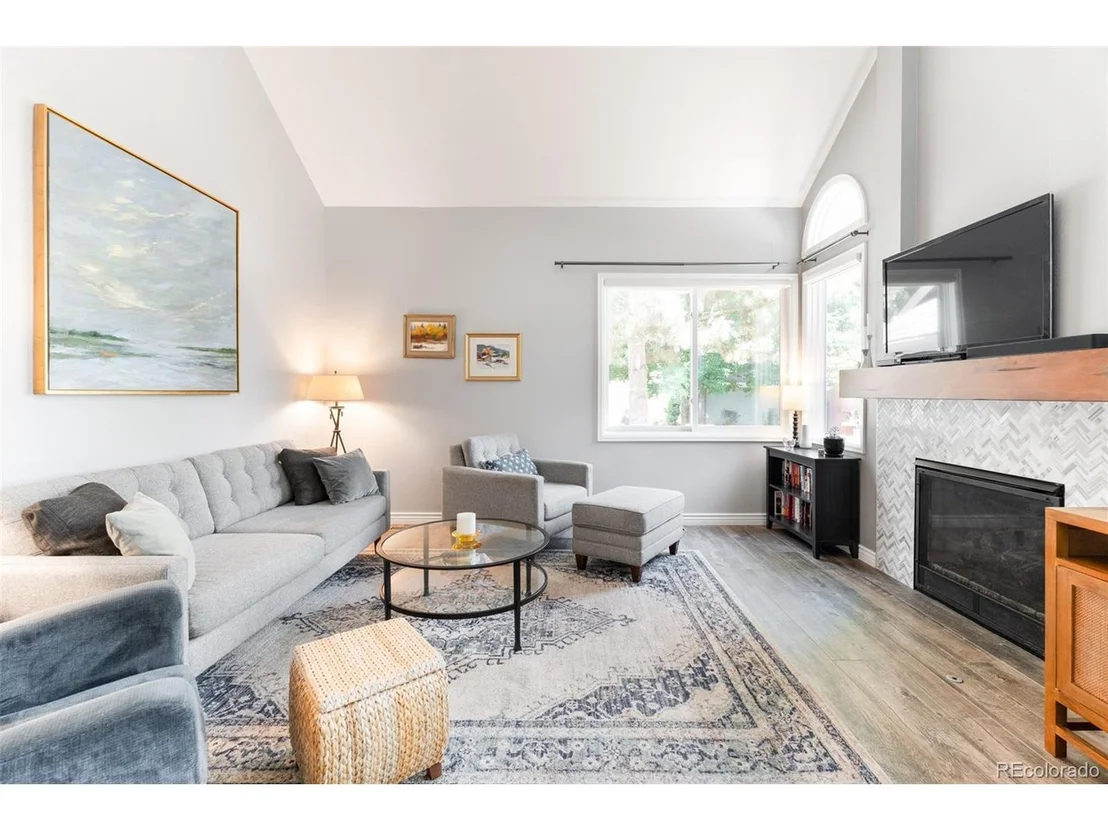 Photo of 6820 Twin Lakes Rd