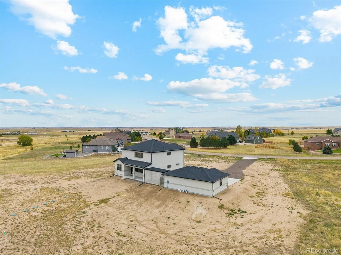 Photo of 995 Pinehurst Ct