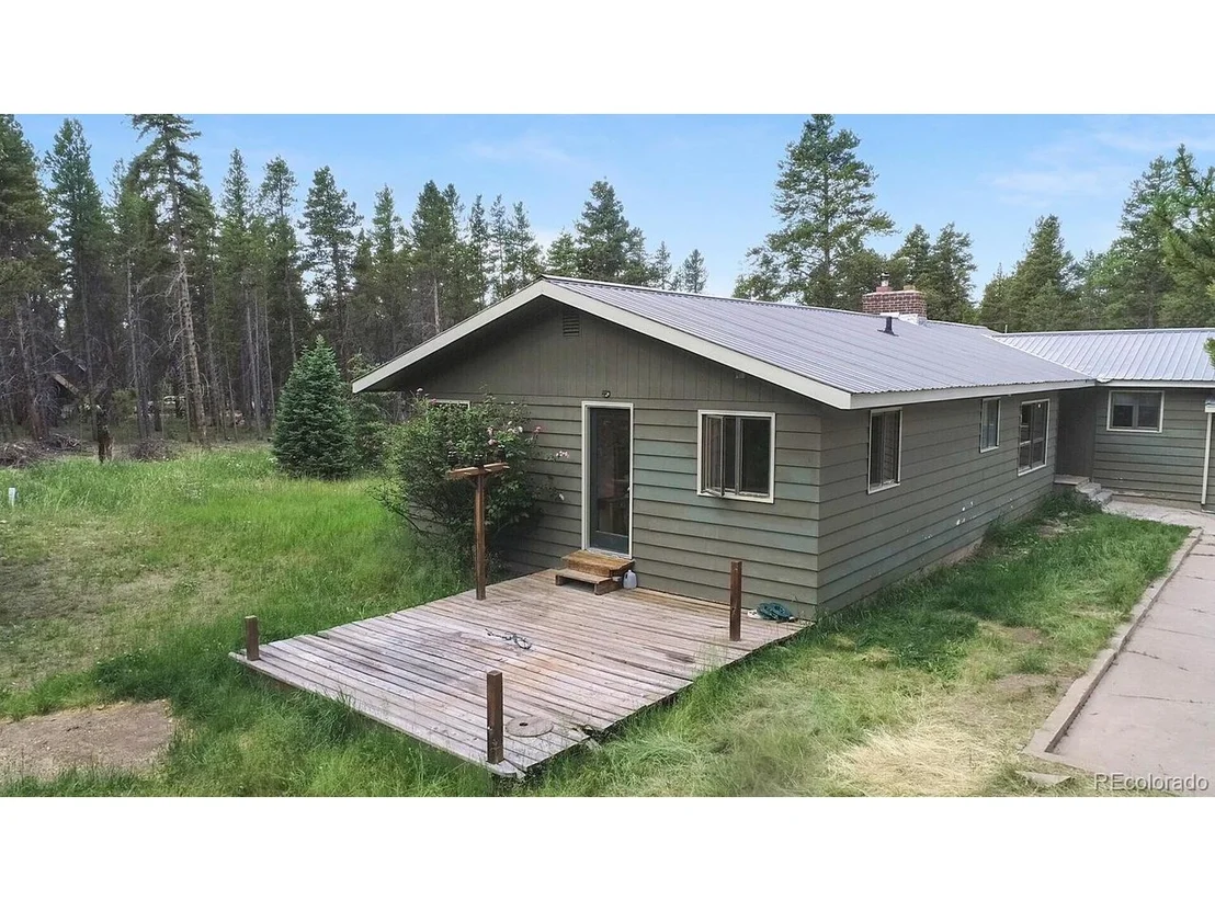 Photo of 920 Mountain View Dr