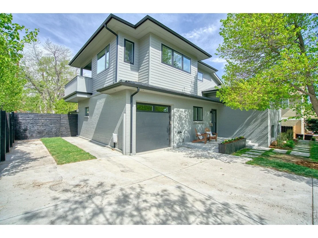 Photo of 375 Bates Ave