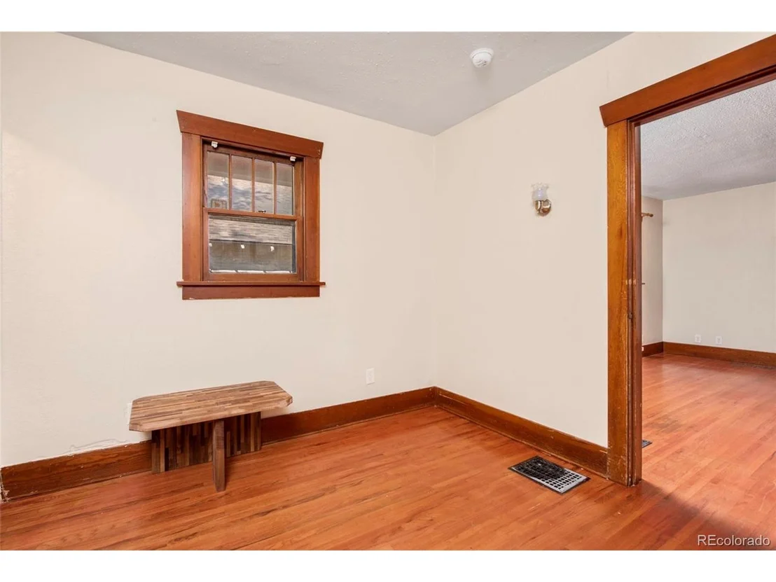 Photo of 921 12th Ave