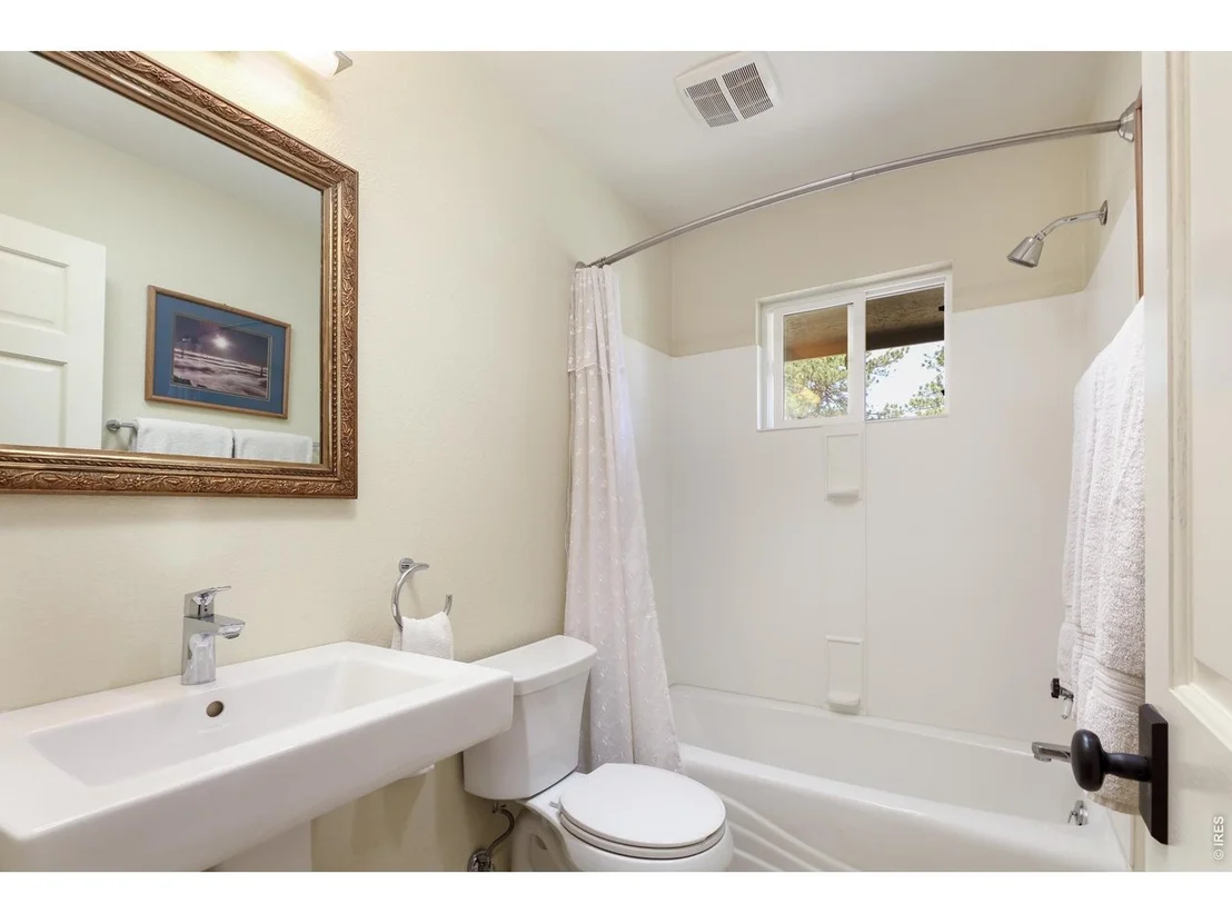Photo of 300 Colard Ln