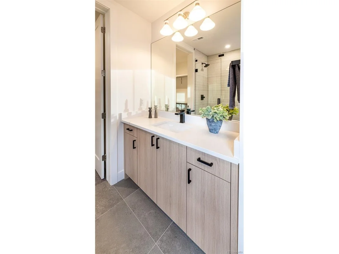 Photo of 2126 Vine Ave