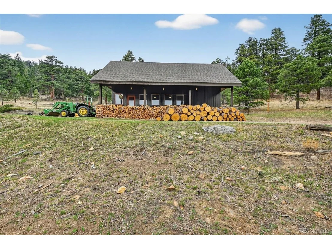 Photo of 528 W Meadow Rd