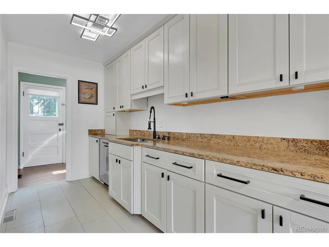Photo of 845 Jasmine St