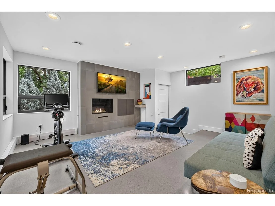Photo of 863 Circle Dr