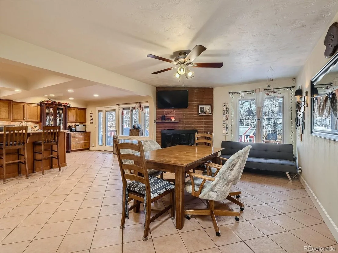 Photo of 2111 Glenfair Dr