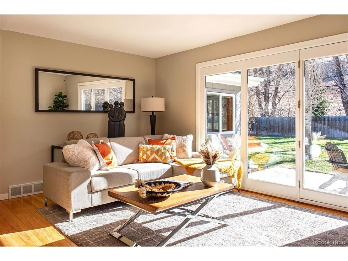 Photo of 2212 Edgewood Dr